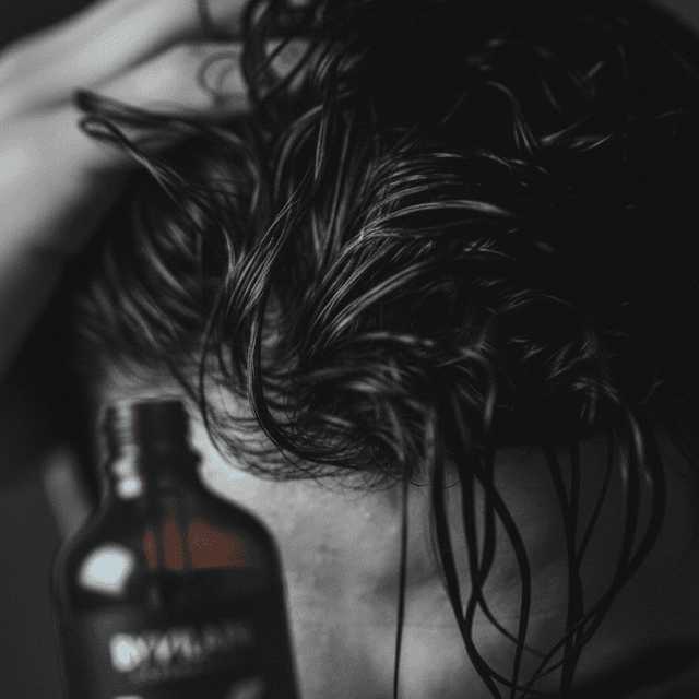 عناية بالشعر